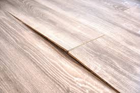 how to cut laminate flooring